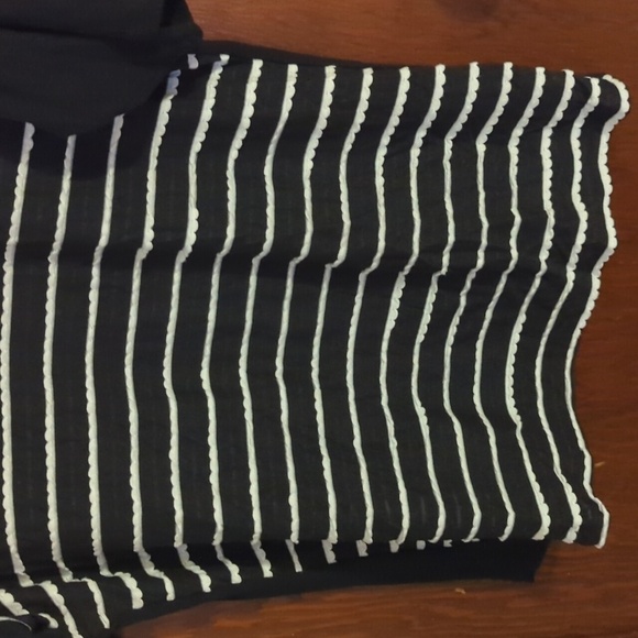 Coldwater Creek Black & White Stripe Short Sleeve Shirt Size XL - Picture 4 of 6
